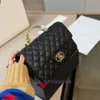Bag Factory Design Store Clearance Promotion Exquisite Lingge Chain och Small 2024 New High End Unique Fashionable Handheld Versatile Single
