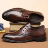 Casual skor män mode läder bekväm slitsträckt formell formell sko italienska oxfords för bröllopsfest