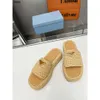 Nowe designerskie kapcie platformowe obcasy Platane Sandały marki mody z trójkątną slajdem klasyczny Khaki czarny muł Flip Flip Flip Flops Beach Cappers