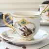 Tazze Piattini Tè con cucchiaio Set da caffè in stile europeo Tazza da caffè in ceramica giungla Fiore pomeridiano di lusso leggero per la casa