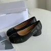 Designer-Loafer MM6 Tabi-Hausschuhe, Freizeitschuhe, Bootsschuhe, Luxus-Schwarz-Weiß-Ballerinas, Party-Flachschuhe, Damen-Leder-Low-Mode-Party-Sandalen.