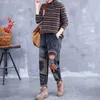 Calças de brim femininas tamanho grande cintura alta harlan calças bordado estilo étnico denim calça retro elástico indie folk nove pontos mulheres soltas