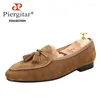 Casual Shoes Piergitar 2024 Tan Suede Sagan Mens Classic Tassels Loafers Handgjorda rökande tofflor för delvis slip-on moccasins plus storlek