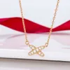 Collier lettre X de haute précision pour femme avec incrustation de diamant simple, chaîne de clavicule en forme de croix en forme de X, design de niche et décoration de collier