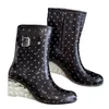 Rainboots xadrez padrão moda botas femininas de luxo meia botas clássicas carta tornozelo botas waterploof fivela de metal sapatos de grife antiderrapante bota de salto alto chunkyheel