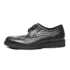 Casual Shoes Mature Business Men's Brock Carved Round Toe äkta läder British Man Elegent Brogy Oxfords