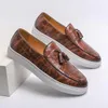 Sapatos casuais masculinos sênior couro formal casamento design marca clássico borla calçado conforto condução apontou