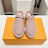 Designers pool kvinnor sandaler solnedgång platt komfort front rem torap slippers glidbanor män kvinnor täcker tår av hög kvalitet mocka yta fashionabla lättanvända rosa söta