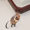 女性のためのデザイナーリング豪華な宝石リング象牙の真珠アルファベットダイヤモンドデザインクリスマスギフトジュエリー気質汎用リングとても素敵なリング
