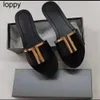 2024 novos chinelos de ferragem fivela primavera verão designer casual sapatos planos sandálias populares das mulheres slides