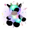 38 cm koe pop speelgoed met muzikaal LED-licht Kawaii gloeiende knuffels katoen schattig kalf slaapliedje knuffels cadeau voor meisjes 240325