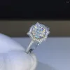 Bagues de cluster Luxe PT950 Platinum Bague élégante Fleur Bud 1 VVS1 D Couleur Moissanite Diamant Mariage pour les femmes