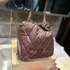 Nova bolsa de grife de alta qualidade Bolsa balde feminina bolsa de maquiagem fashion zíper dourado grão argyle corrente de metal pintada brilhante tiao pele de cordeiro bolsa crossbody bolsa de corrente