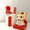 Maskottchen-Ornament im chinesischen Stil, glückliches tanzendes Löwenmodell, solarbetriebene Heimdekoration, Weihnachtsgeschenke, bringen Reichtum und Glück 240325