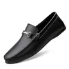 Casual skor vita loafers mäns äkta läder slip-on klassisk mjuk enda bekväm mockasin designer män