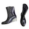 Rainboots xadrez padrão moda botas femininas de luxo meia botas clássicas carta tornozelo botas waterploof fivela de metal sapatos de grife antiderrapante bota de salto alto chunkyheel