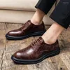 Klädskor brittisk stil mäns formella spetsiga läderparti bindning loafers äkta avslappnad arbete