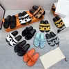 Hem Oran Designer Chypre Sandals äkta läder tofflor för kalvskinn svartvita flip glider Sandale L