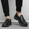 Chaussures décontractées en cuir antidérapantes pour hommes, chaussures d'affaires confortables et imperméables, à la mode, printemps-automne, 2024