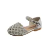 Ainyfu Kids Pearl Flats Sandaler Girls Princess Rhinestone Party Sandaler Barn läder Håliga ut strandskor Storlek 21-36 240318