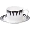 Tassen, Untertassen, Kaffeetasse und Teller im nordischen Stil, schwarz-weiß, geometrisch, mit Löffel, trinken Sie einen Tee in der Nacht zu Hause