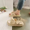 Internet Coole Hausschuhe für Damen Sommer Sandale Mode Zwei tragen Biskuit Strandschuhe mit dicken Sohlen Flip Flop Sandles Heels 240228