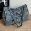 Bolsa de ombro versátil ins bolsa de grande capacidade para mulheres 2023 nova moda tote tamanho pequeno denim corrente crossbody h240401