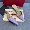 2024 Designer High Heels Klątki V Marka Buty weselne 6 cm 8 cm 10 cm cienki pięta Spiczasta czarna złote srebrne sandały lato