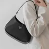 2024 Neue CLEO Unterarmtasche mit hellem Leder, klein und vielseitig, echte Handschultertasche für Damen-Geldbörsen im Angebot