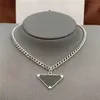 Büyük Kolye Kolyeler Üçgen Marka Tasarımcı Mücevherleri Sınıf Unisex Harfleri Paslanmaz Çelik 18K Altın Kaplama Sevgililer Günü Elmas Altın Kolye Kadınlar