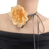 Collier ras du cou avec pendentif en forme de fleur, accessoire élégant, chaîne claviculaire en tissu à la mode pour fêtes et réunions