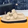 Verano nuevo llega parejas zapatillas de playa pista abierta peep toe suela gruesa afuera para caminar mujeres y hombres diseñador de marca clásico chanclas de vacaciones