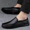 Sapatos casuais de couro genuíno homens formais mocassins mocassins italiano respirável deslizamento em barco masculino plus size 37-47