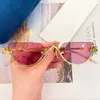 24SS Spring New Women Designer Cat Eye Solglasögon GG1603S Fashion Pink With Logo Lens Gold Hollow Metal Frame UV400 Solglasögon Lyxiga kvinnor Små ramglasögon