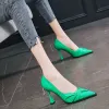 Bombas sobre calzado de verano de las damas negras en tacón zapatos de tacones altos para mujeres 2023 Pombos casuales de cuero normal verde promoción del dedo del pie puntiagudo