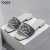 Nouveau 24SS Sandales brodées Designer Diapositives Femmes Pantoufle De Luxe P Slide Sandale Casual Chunky Talons Marque De Mode Pantoufles De Plage D'été