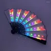 Figuras decorativas 2024 Luminoso ventilador plegable de bambú chino LED parpadeante brillante accesorios de fiesta Rave decoración del hogar fluorescente de neón