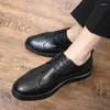 Casual Schoenen 2024 Brogues Lederen Formele Mannen Oxfords Dikke Bodem Mode Bruiloft Jurk Italiaanse Designer Mannelijke