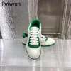 Scarpe casual 2024 Pelle a testa tonda Piccola bianca da donna Color Matching Retro Sneakers da uomo Nuvole Coppia Estate