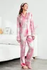 Hemkläder rosa Leapord Print Pyjamas 2024 Luxary Summer Sexig sidenfläckpyjama med pannband grossist