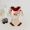 Kledingsets Boetiek Beige Kinderbabymeisje Gebreide geborduurde set Elegante bloem Lotuskraag Blouse Kanten bloeiers 2 STUKS Pakken voor geborenen