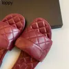 10a Nowe luksusy projektanci Summer Flat Slipper Sheepskin Diamond Kciągnięcia Kobiet Designerskie Sandały Oryginalne skórzane buty Kapcieczki