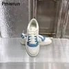 Scarpe casual 2024 Pelle a testa tonda Piccola bianca da donna Color Matching Retro Sneakers da uomo Nuvole Coppia Estate