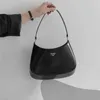 2024 Neue CLEO Unterarmtasche mit hellem Leder, klein und vielseitig, echte Handschultertasche für Damen-Geldbörsen im Angebot