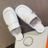 2024 New Designer Sandals Flat Slippers 여성의 여름 데님 샌들 브랜드 캐주얼 패밀리 슬리퍼 배송