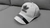 Дизайнерские кепки Модные летние виды спорта на открытом воздухе Стиль пары Модная вышивка букв Праздничные кепки для путешествий Трехмерная вышивка f1