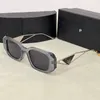 여성을위한 디자이너 선글라스 남성 선글라스 클래식 금속 프레임 삼각형 안경 안경 가글 야외 해변 믹스 색상 편광.