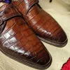 Sapatos de vestido Brown Homens Mocassins Fivela Padrão de Crocodilo Couro Respirável Slip-On Business Zapatos de Hombre