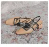 Stijlvolle zomersandaal dames dikke hakvormige nisontwerp hoge damesschoenen kleuraanpassing contrast mode baotou sandalen 240228