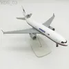 航空機モドル20cm合金金属航空マレーシア航空MD MD-11航空ディーキャスト飛行機モデルモデル航空機のホイールランディング装置Toy YQ240401